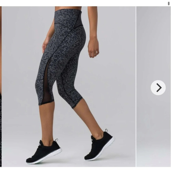 Lululemon Train Times Crop 17 inches Soundwave White Black / Black Polka Dots 10 - Picture 6 of 13